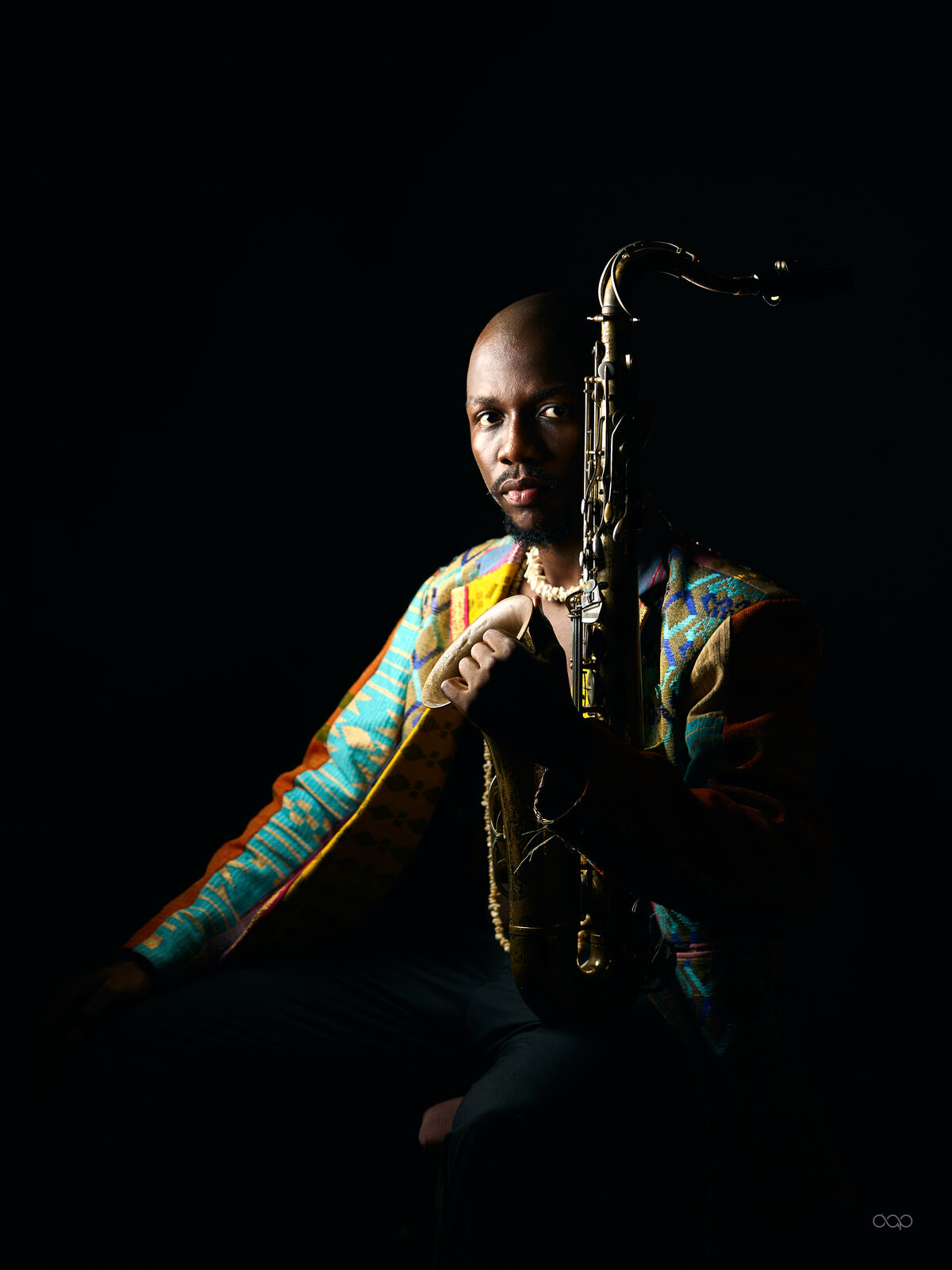 Olúségun studio portrait